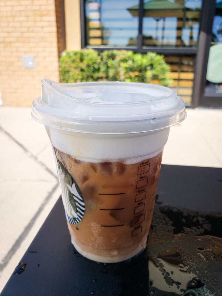 https://theketoqueens.com/wp-content/uploads/2018/09/keto-starbucks-drinks-9-735x980.jpg