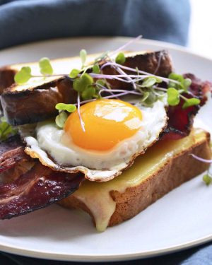 keto breakfast sandwich featured image