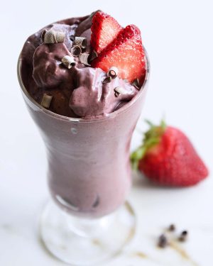 keto chocolate berry truffle smoothie featured image