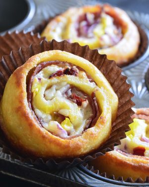keto salami and cheese pinwheels featured image