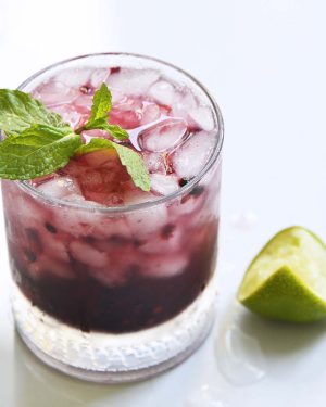 sparkling blackberry bourbon smash featured image