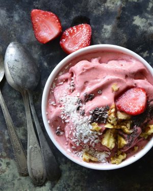 strawberry low carb ice cream featured image